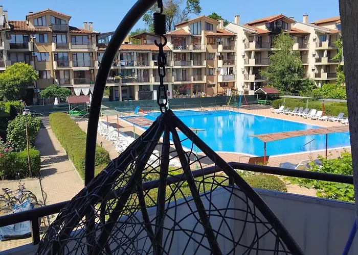 аквамарин, к-с нестинарка アパート *